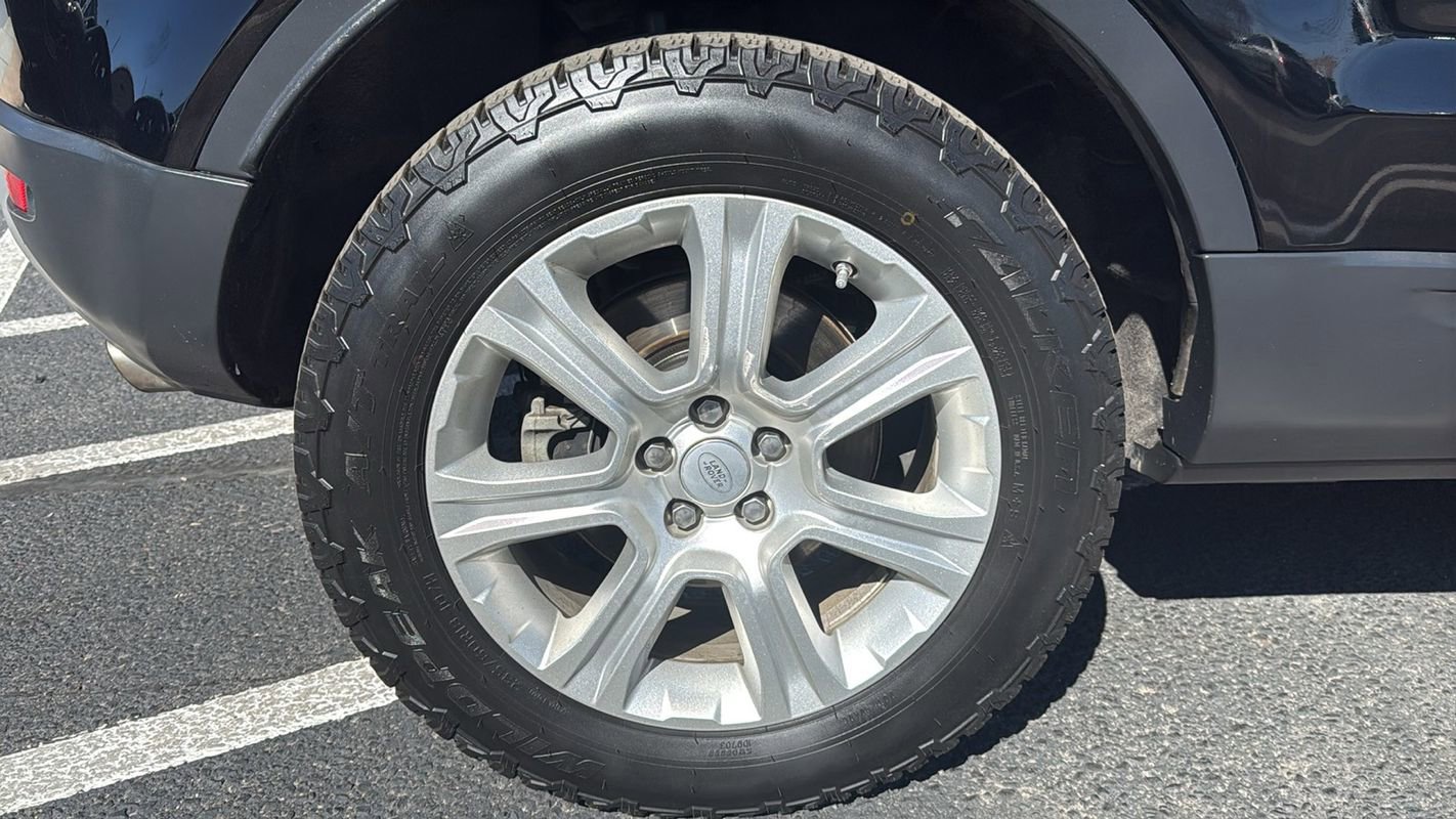 Used 2019 Land Rover Range Rover Evoque SE Premium image 14
