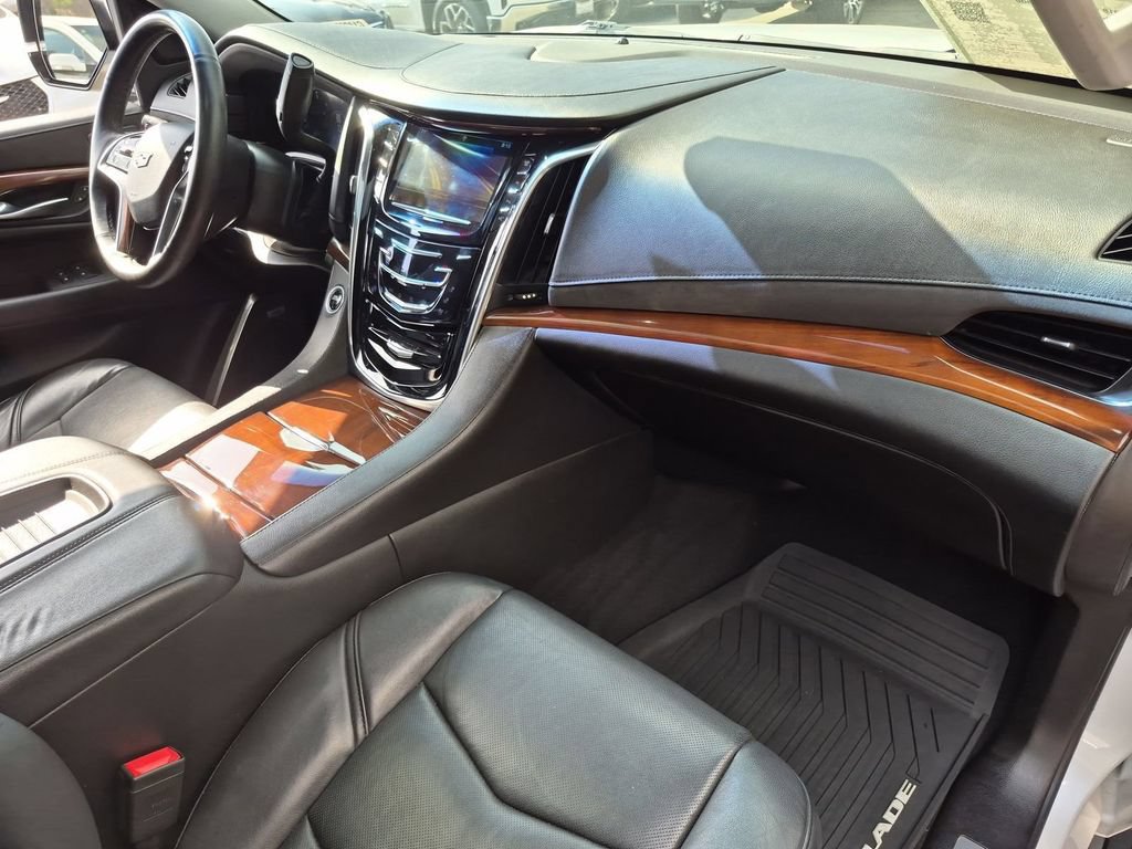 Used 2018 Cadillac Escalade Premium Luxury AWD/4WD image 22
