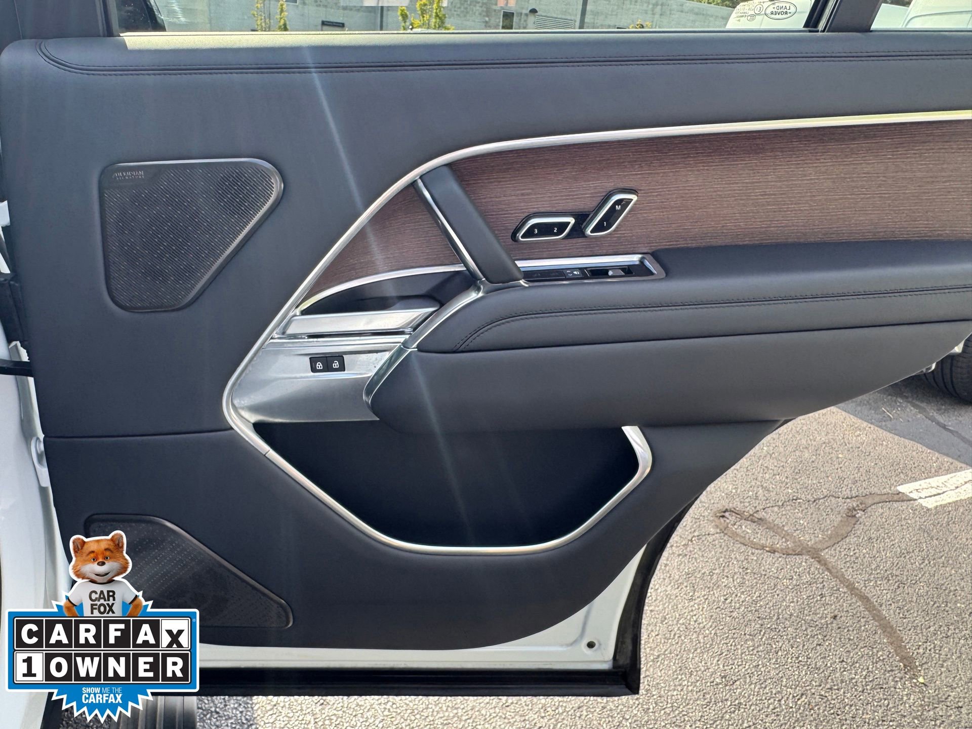 Used 2025 Land Rover Range Rover Long Wheelbase Autobiography image 23