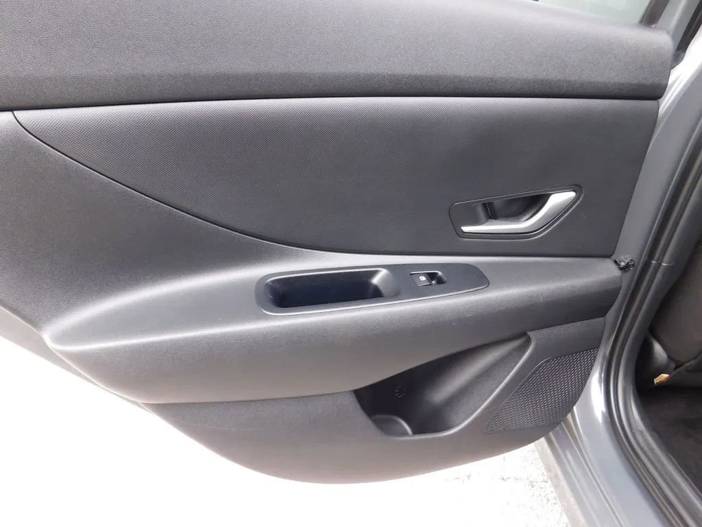 Used 2023 Hyundai Elantra SEL image 8