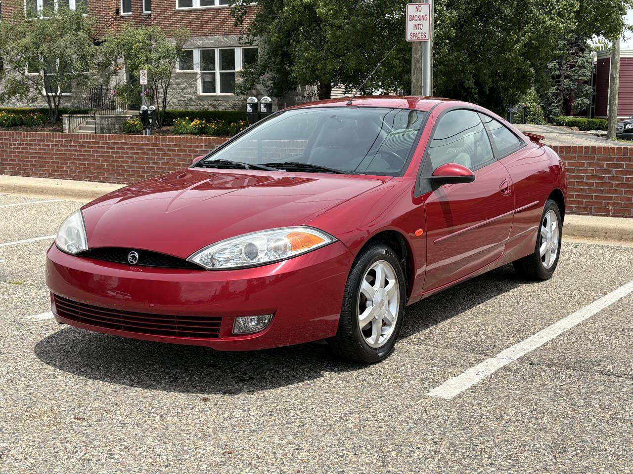 Used 2002 Mercury Cougar V6 FWD image 2
