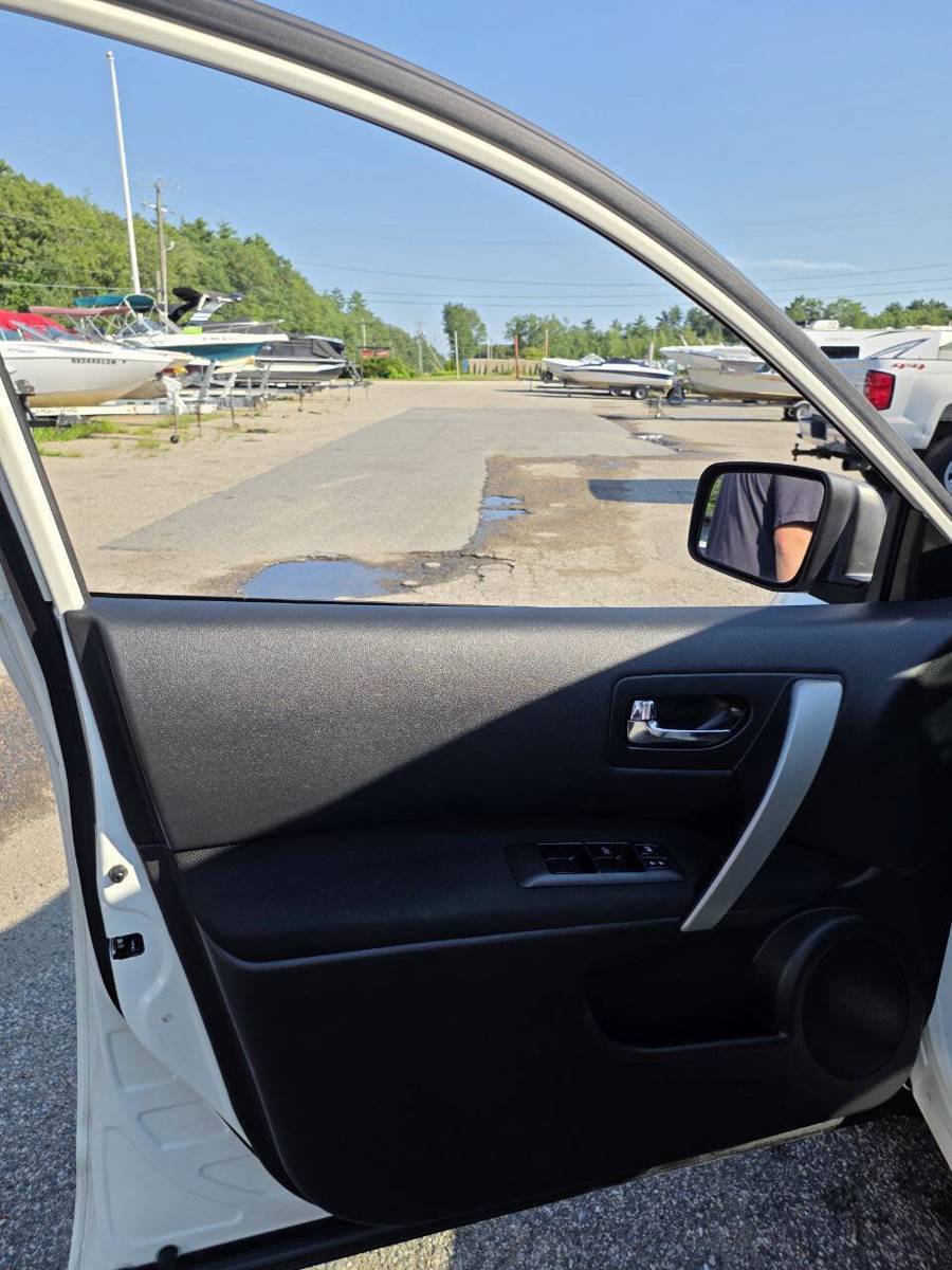 Used 2014 Nissan Rogue S w/ Convenience Package AWD/4WD image 13