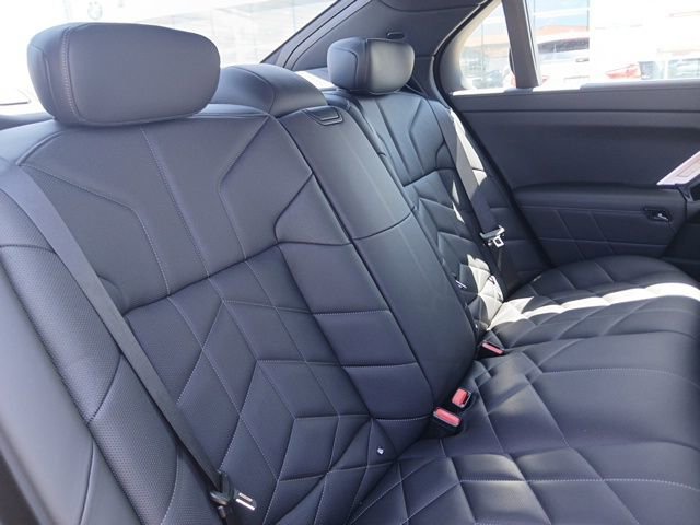 New 2025 BMW 740i w/ Executive Package image 12