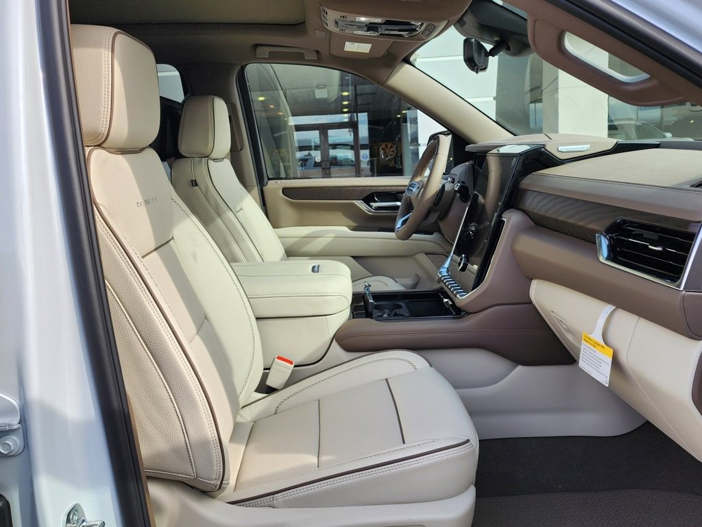 New 2026 GMC Yukon XL Denali w/ Denali Reserve Package image 46