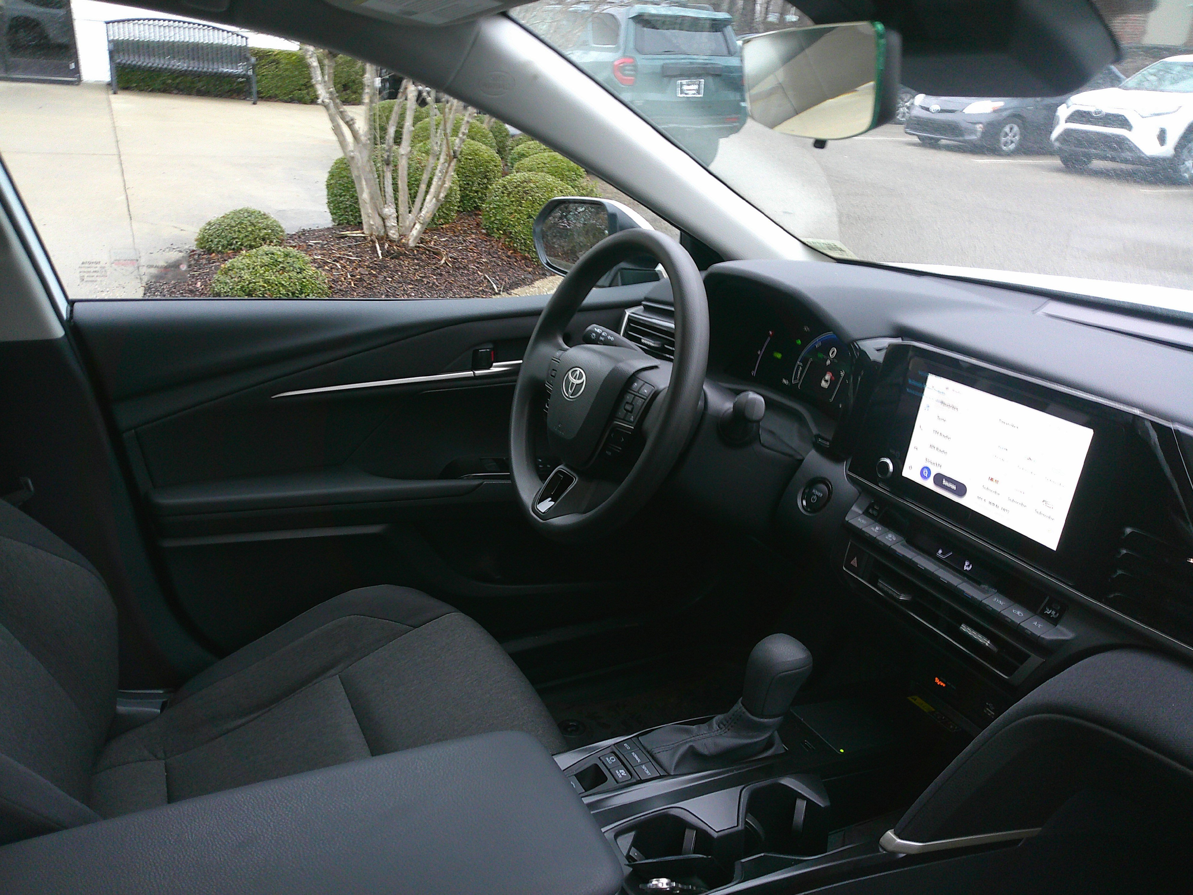 Used 2025 Toyota Camry LE image 33