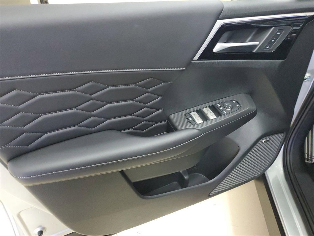 New 2025 Mitsubishi Outlander SEL image 18