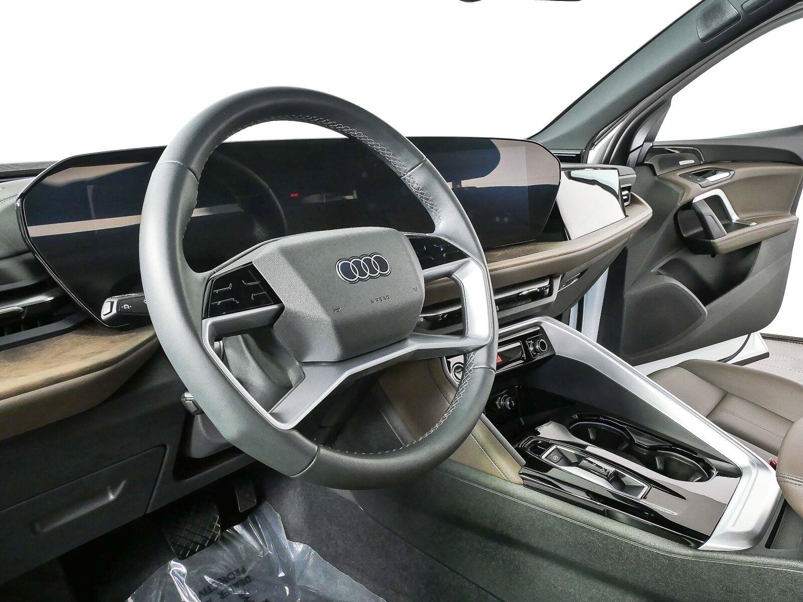 Used 2025 Audi Q5 Premium Plus w/ Premium Plus AWD/4WD image 4