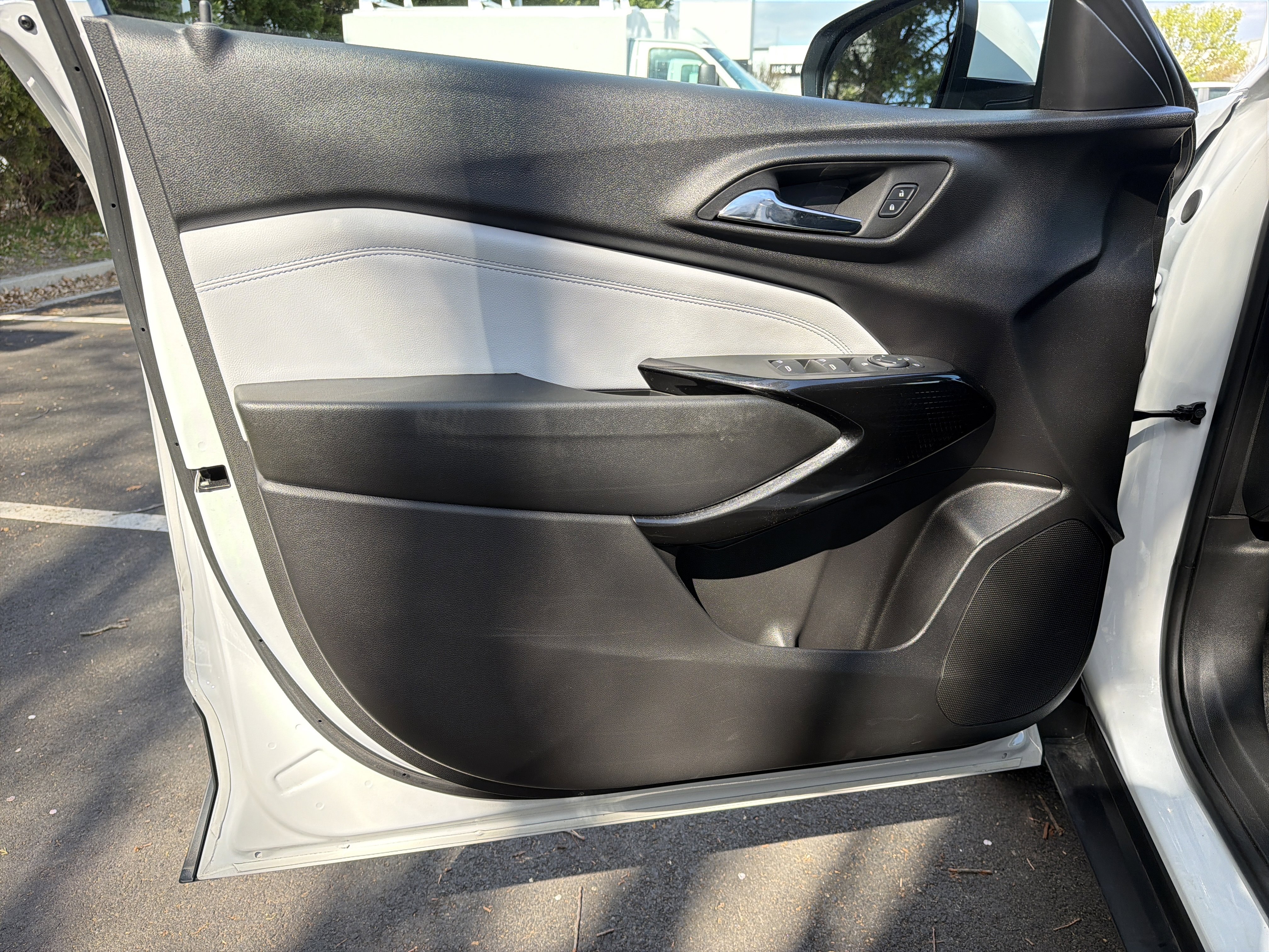 Used 2024 Chevrolet Trax LT w/ Driver Confidence Package image 14