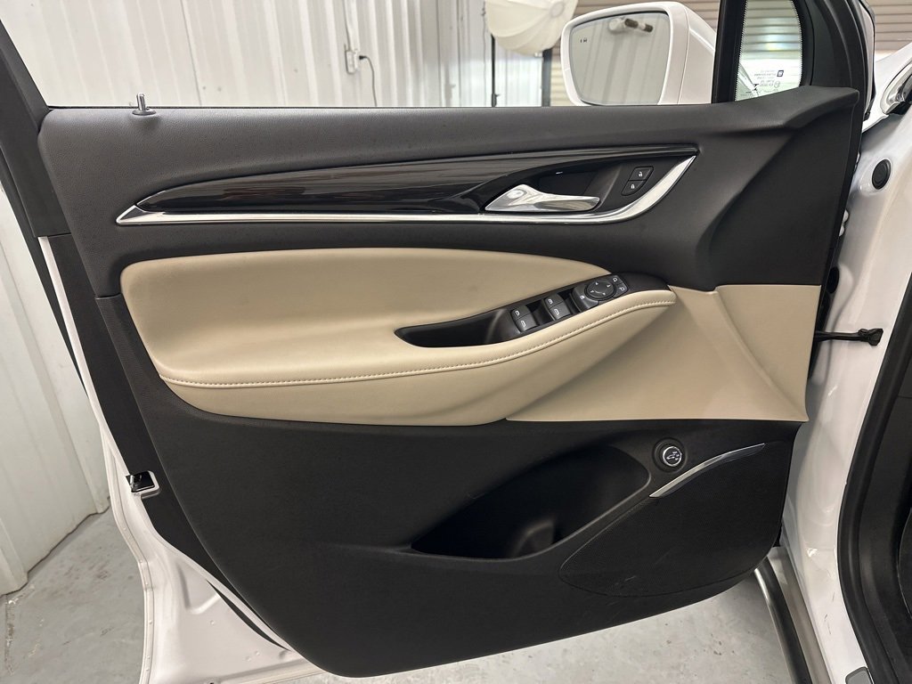 Used 2020 Buick Enclave Essence image 12