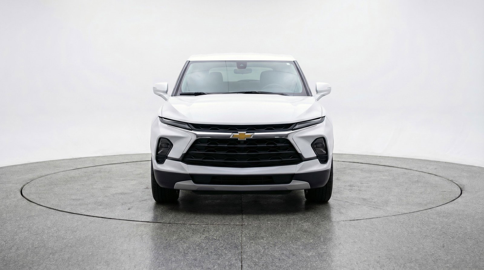 Used 2025 Chevrolet Blazer LT FWD image 2