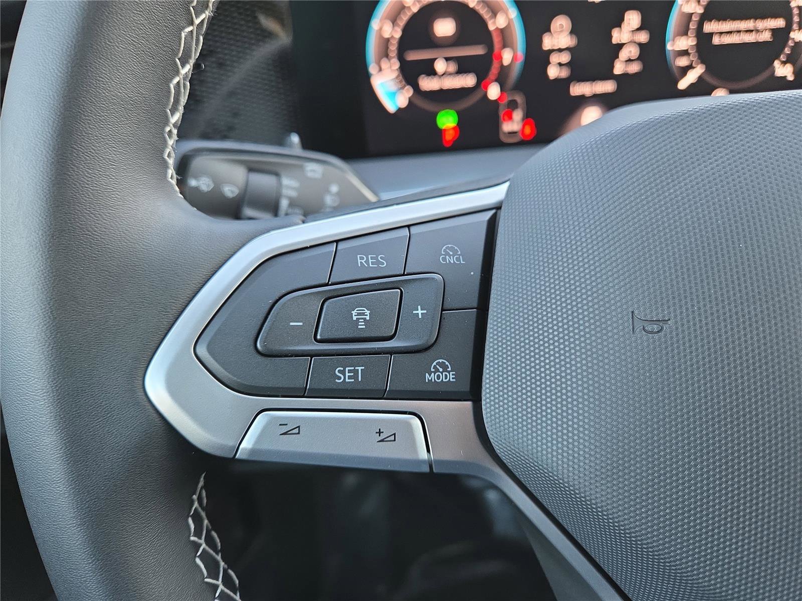 New 2026 Volkswagen Tiguan SE image 16