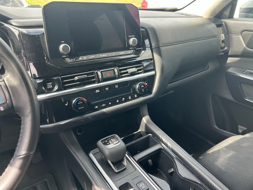 Used 2025 Nissan Pathfinder SV FWD image 6