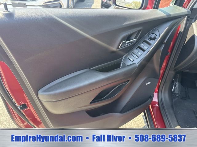 Used 2019 Chevrolet Trax LT w/ Sun & Sound Package AWD/4WD image 17