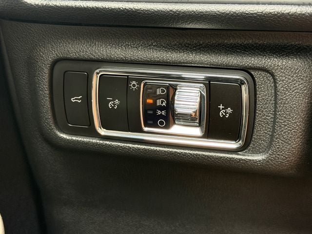 Used 2025 Lincoln Corsair FWD image 26