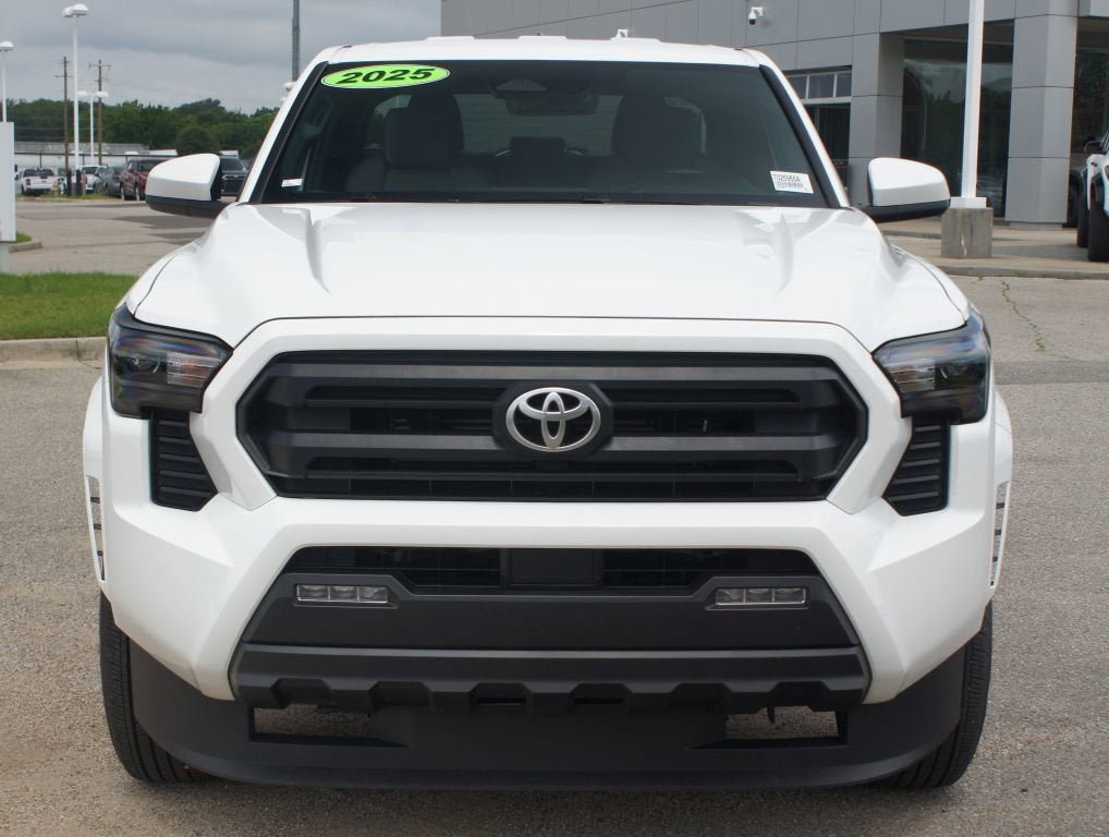 Used 2025 Toyota Tacoma SR5 AWD/4WD image 25