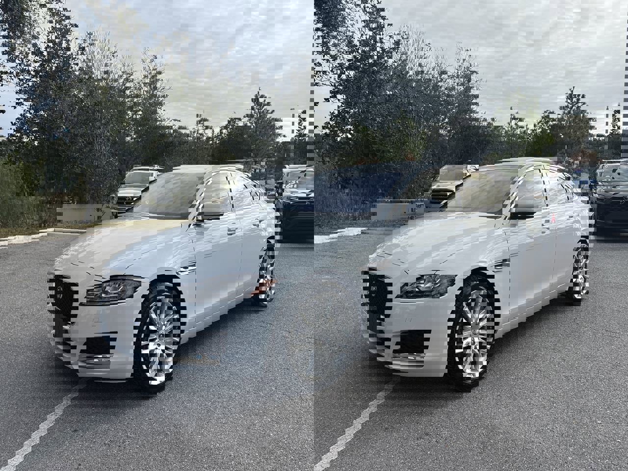 Used 2018 Jaguar XF Portfolio image 4