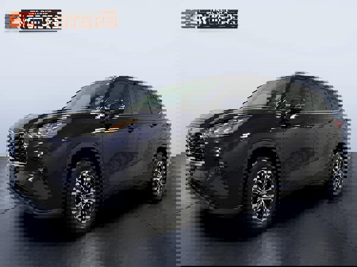 Used 2023 Toyota Highlander XLE image 2