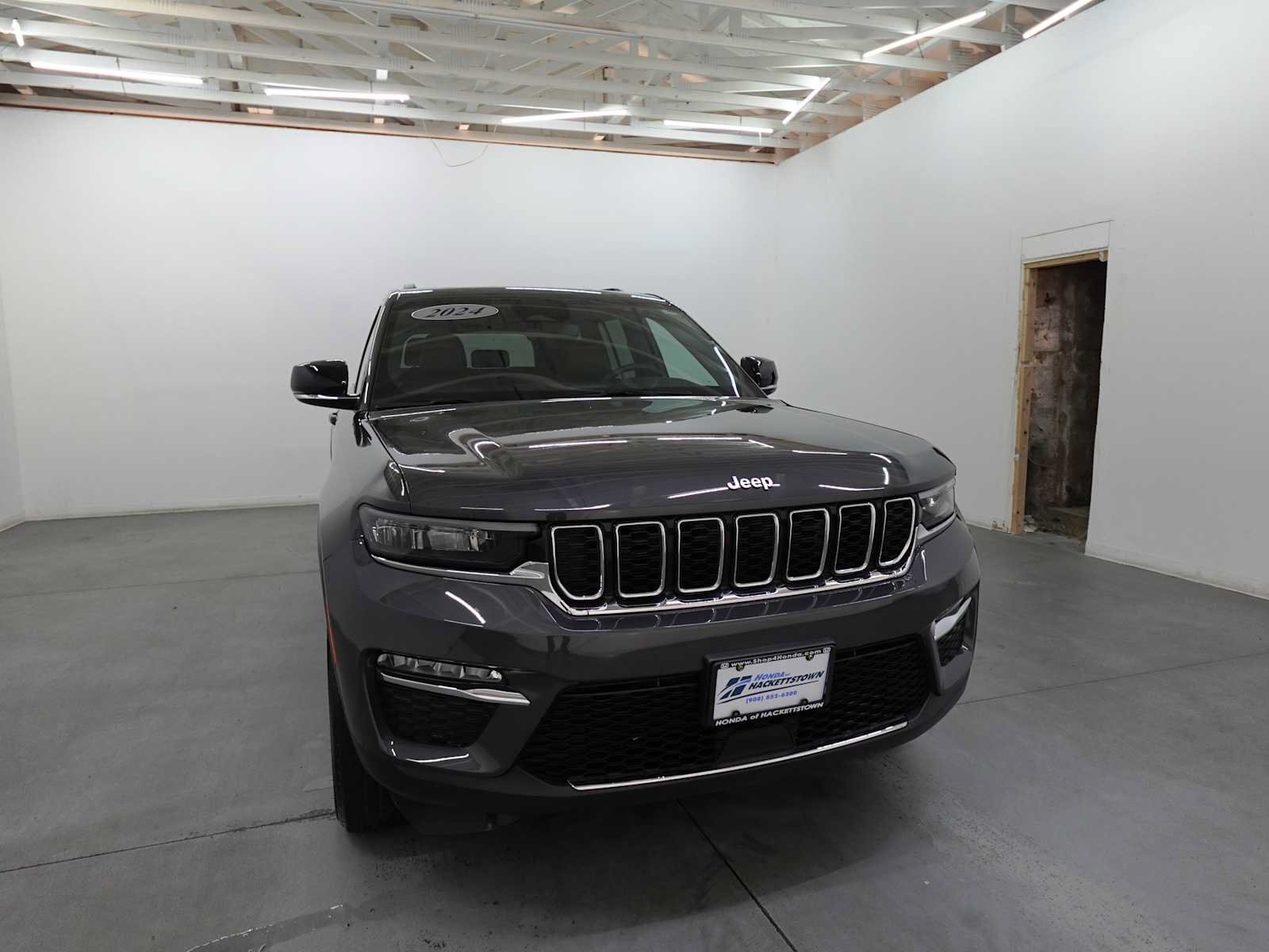 Used 2024 Jeep Grand Cherokee Limited 4xe w/ Trailer Tow Package AWD/4WD image 3