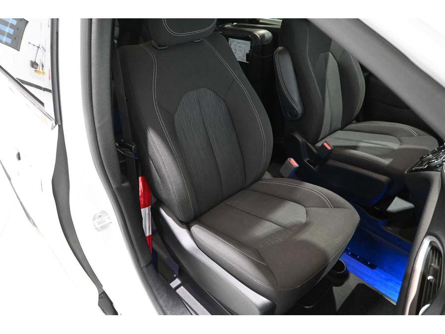 New 2024 Chrysler Pacifica Touring FWD image 16
