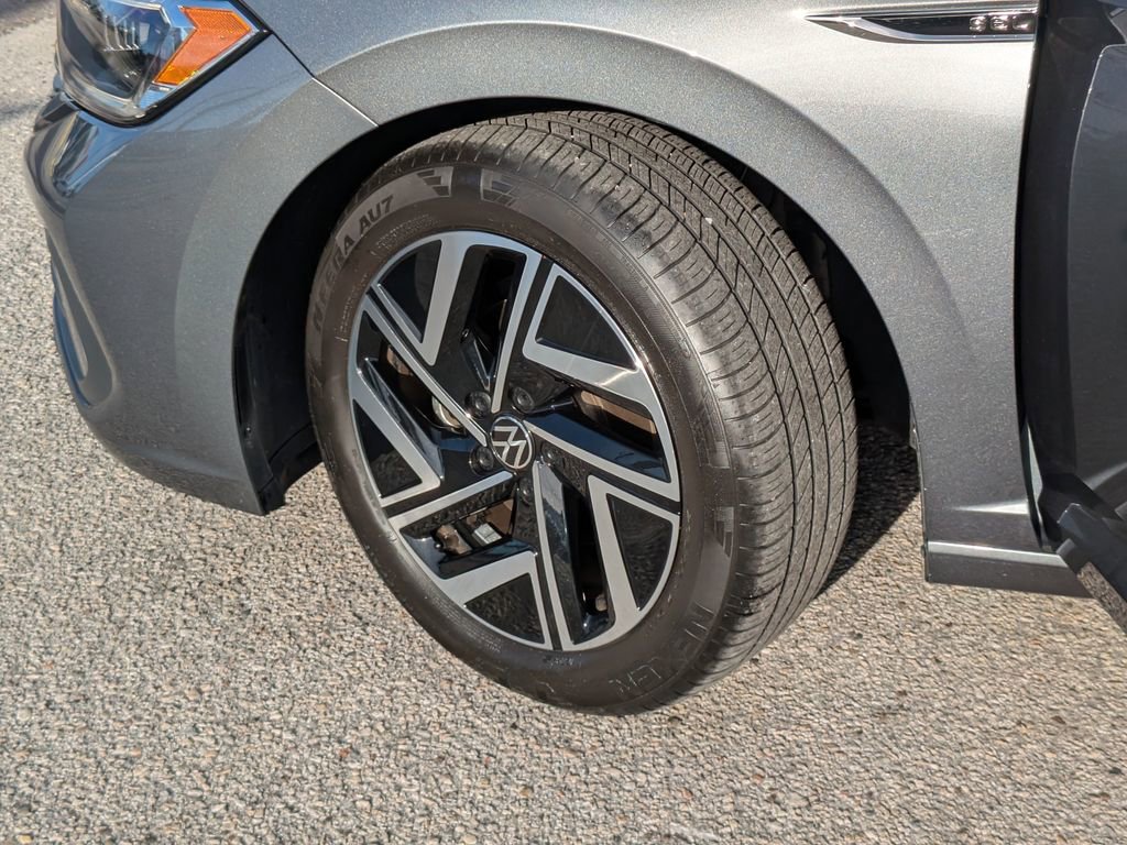 Certified 2024 Volkswagen Jetta SEL image 34