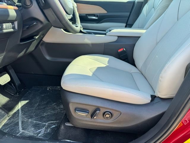 Certified 2026 Toyota Grand Highlander Platinum image 6