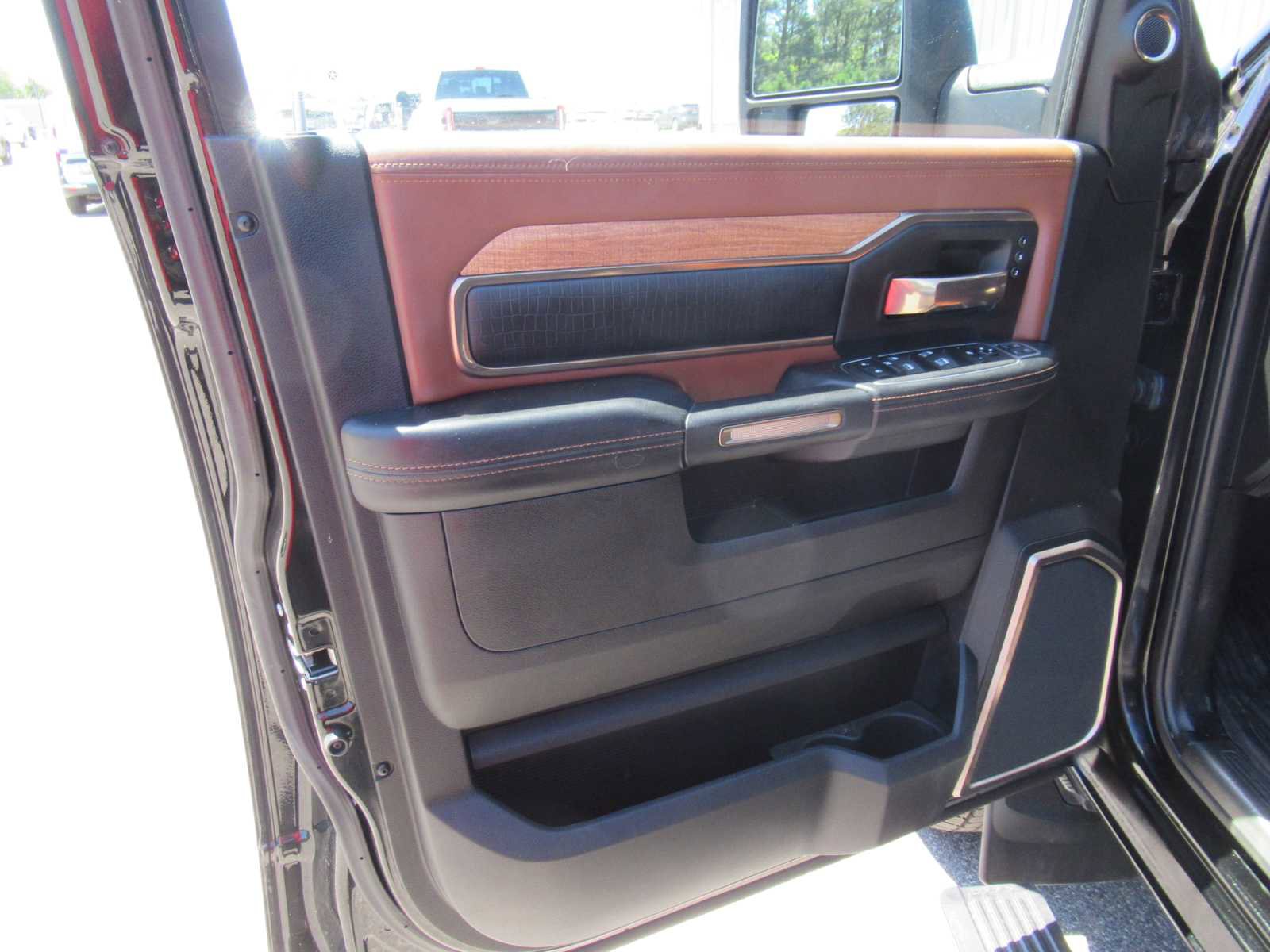 Used 2023 RAM 3500 Limited AWD/4WD image 27