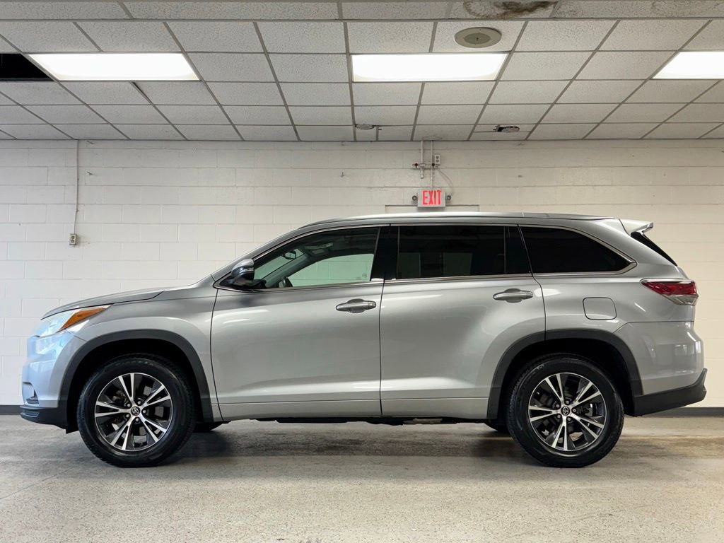 Used 2016 Toyota Highlander XLE FWD image 4