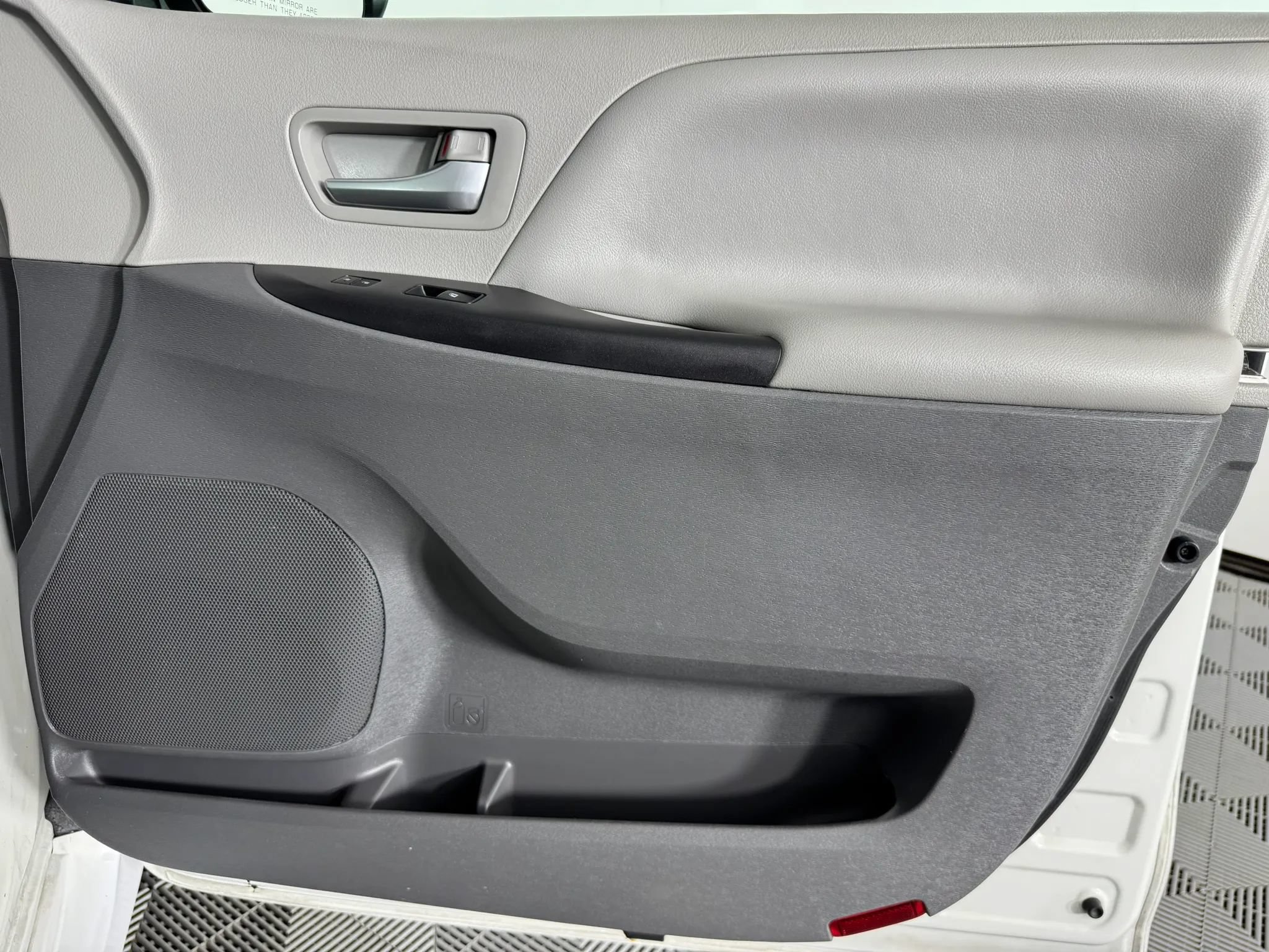 Used 2019 Toyota Sienna LE AWD/4WD image 40