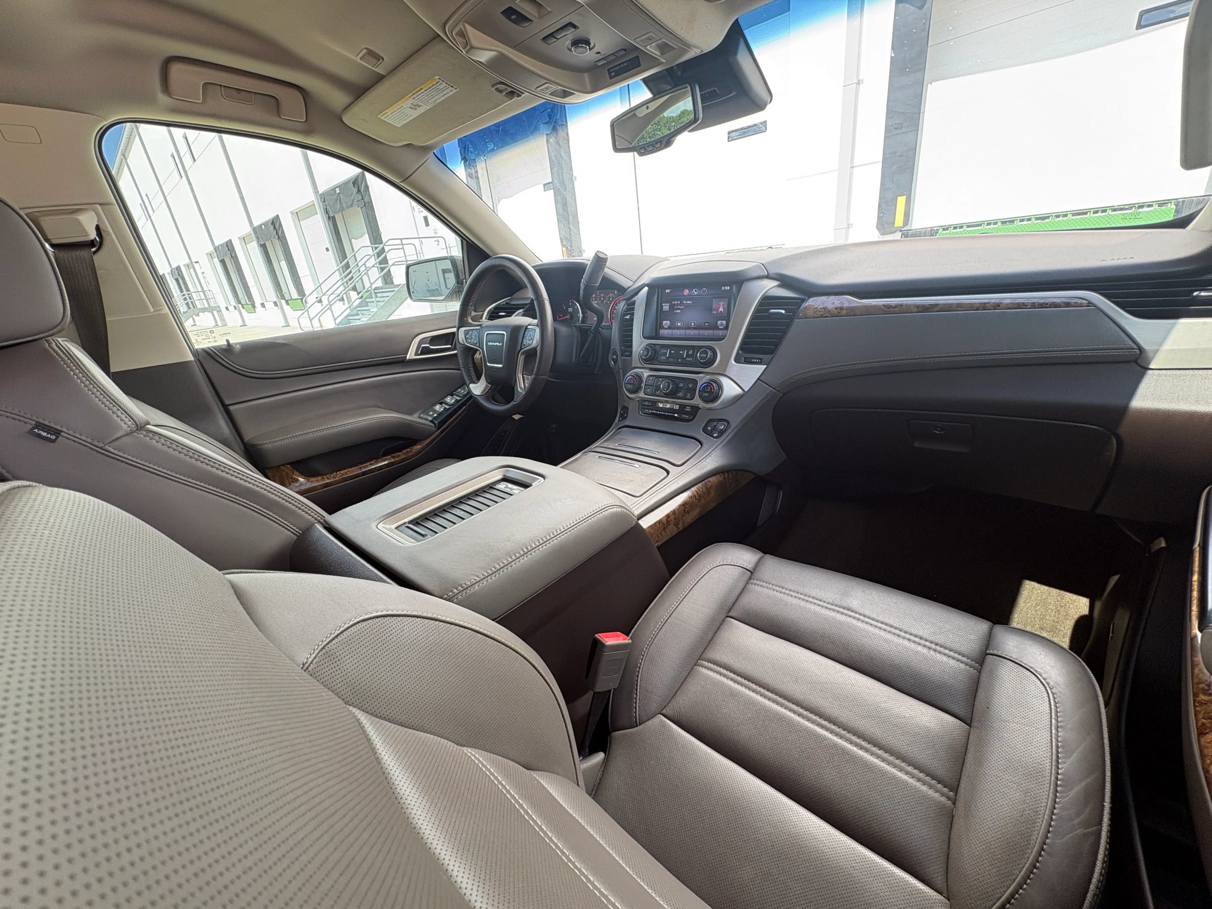 Used 2015 GMC Yukon Denali w/ Enhanced Security Package AWD/4WD image 17