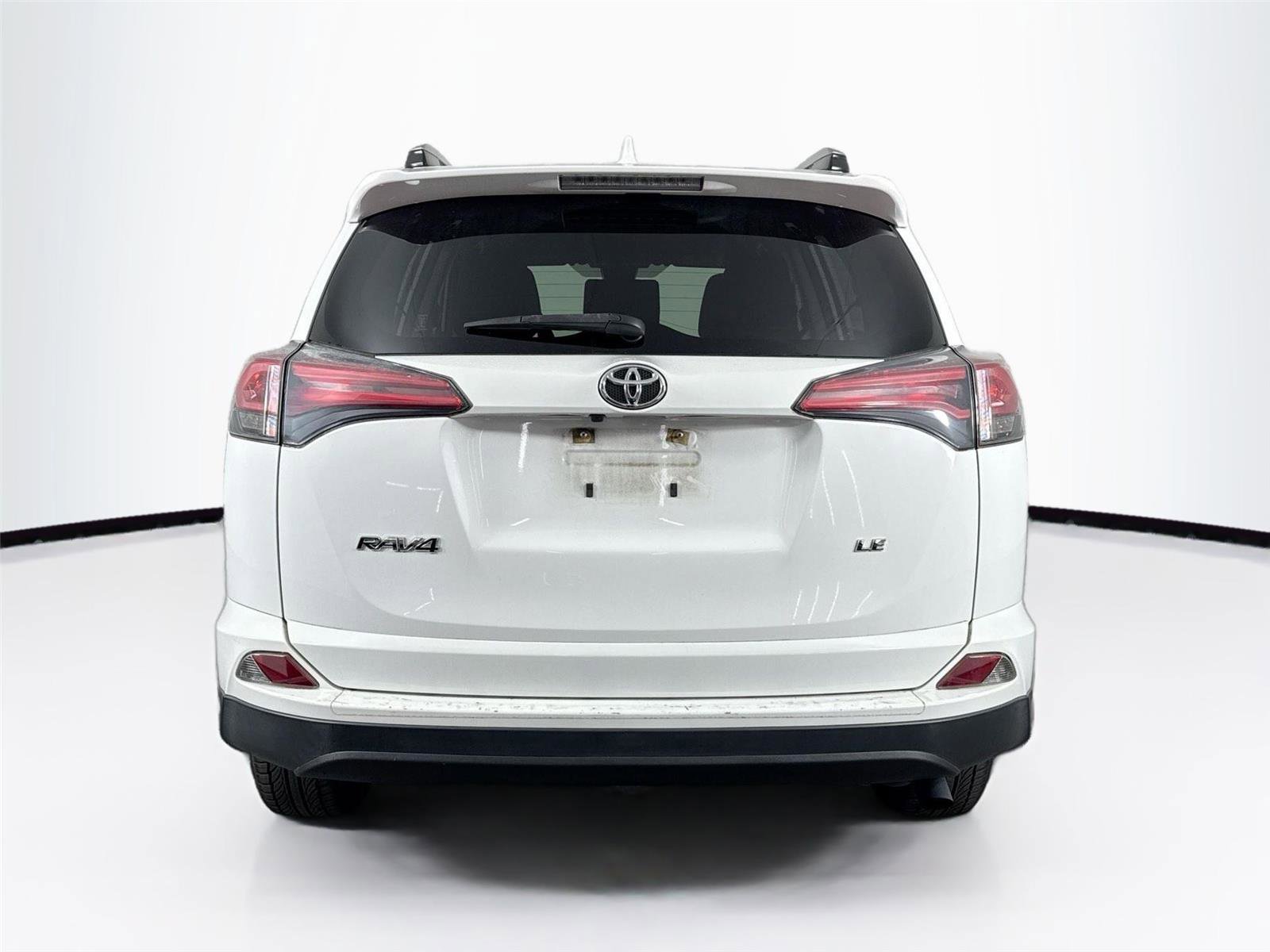 Used 2018 Toyota RAV4 LE image 7
