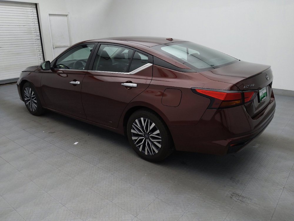 Used 2024 Nissan Altima 2.5 SV image 3
