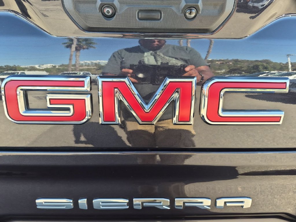 Used 2023 GMC Sierra 1500 SLT w/ SLT Premium Package AWD/4WD image 24
