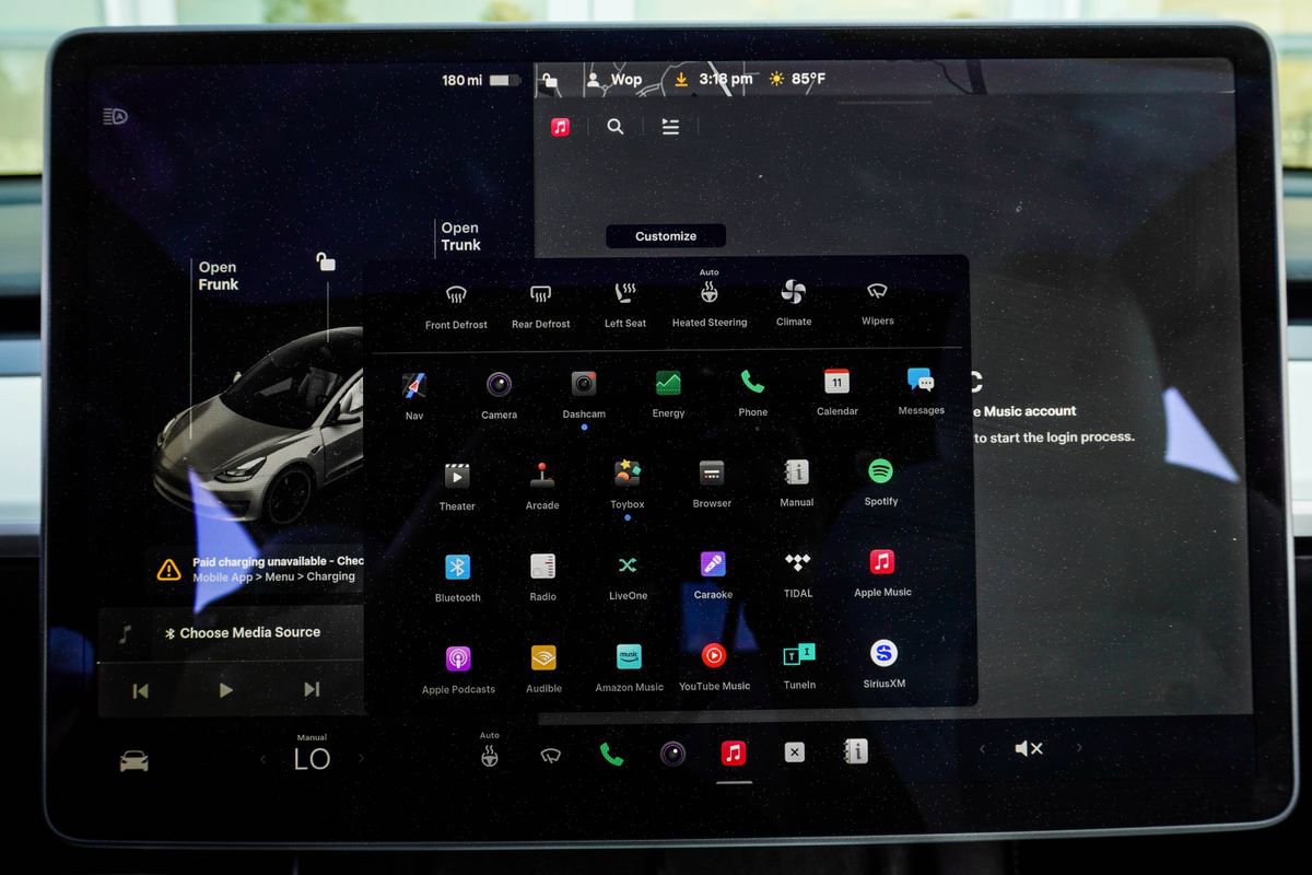 Used 2021 Tesla Model 3 Performance image 23