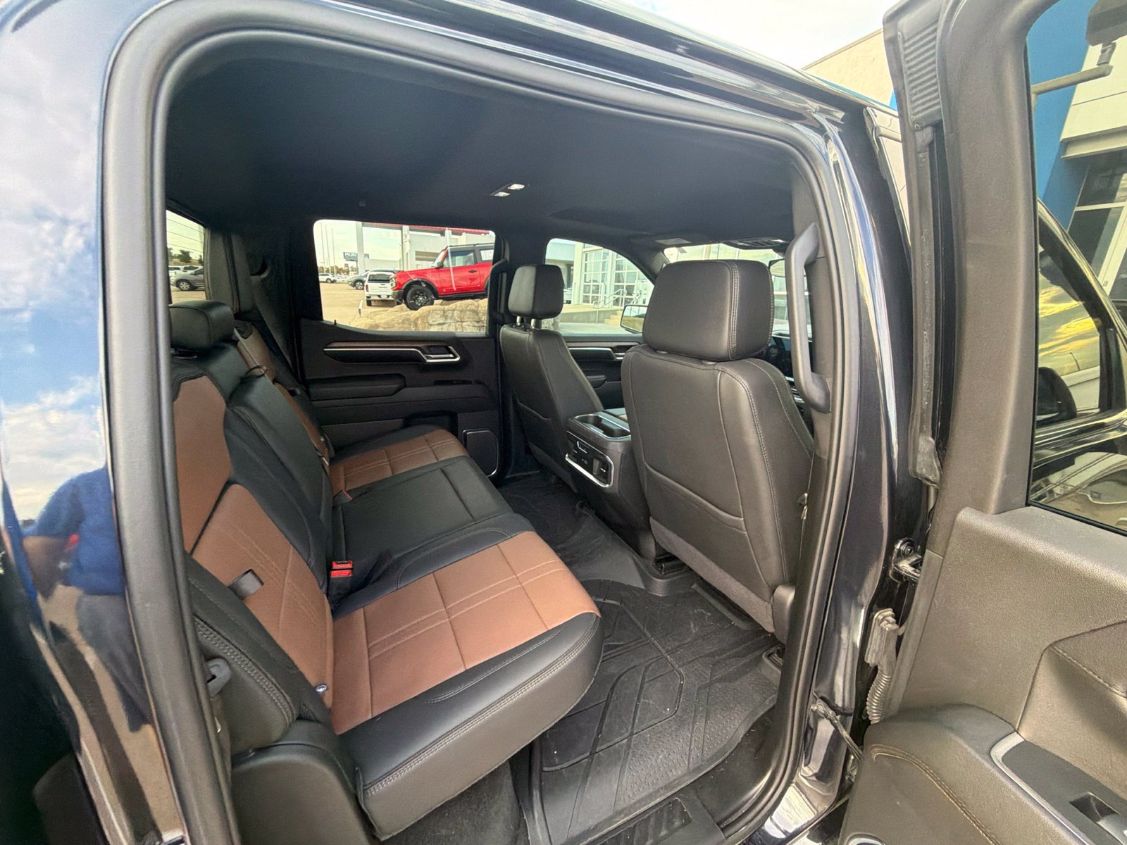 Used 2024 Chevrolet Silverado 1500 High Country w/ High Country Premium Package AWD/4WD image 20