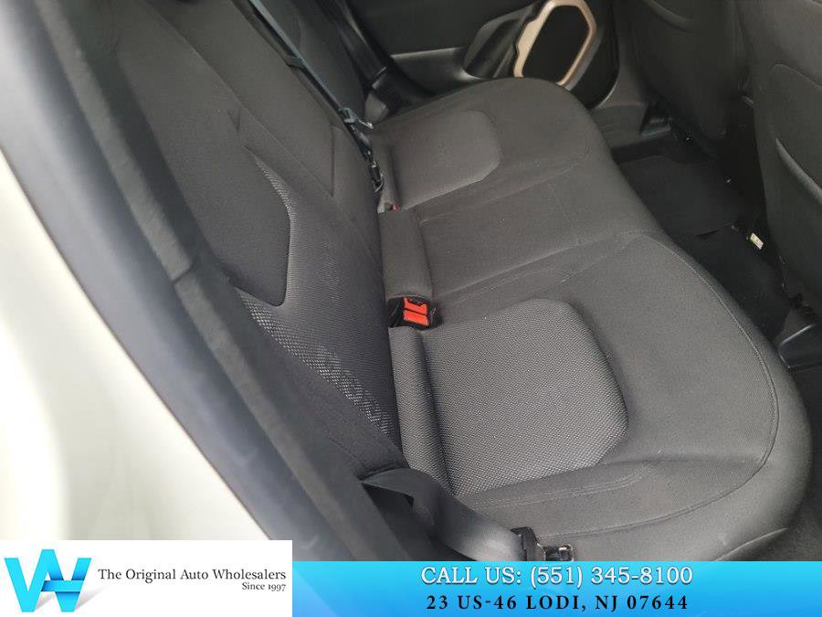 Used 2015 Jeep Renegade Latitude w/ Popular Equipment Group image 18