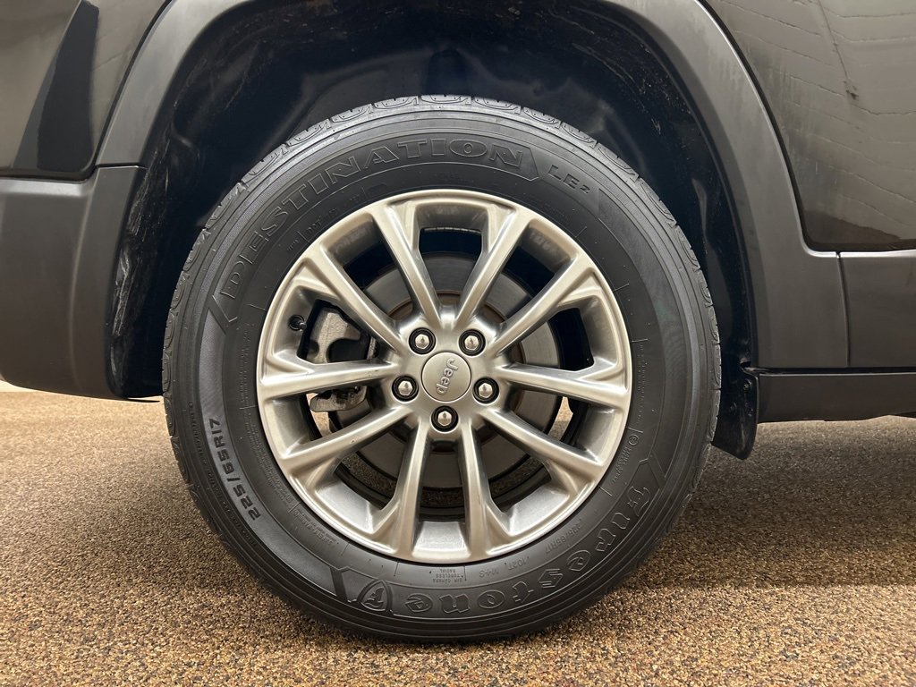 Used 2022 Jeep Cherokee Latitude Lux w/ Sun & Sound Group image 27