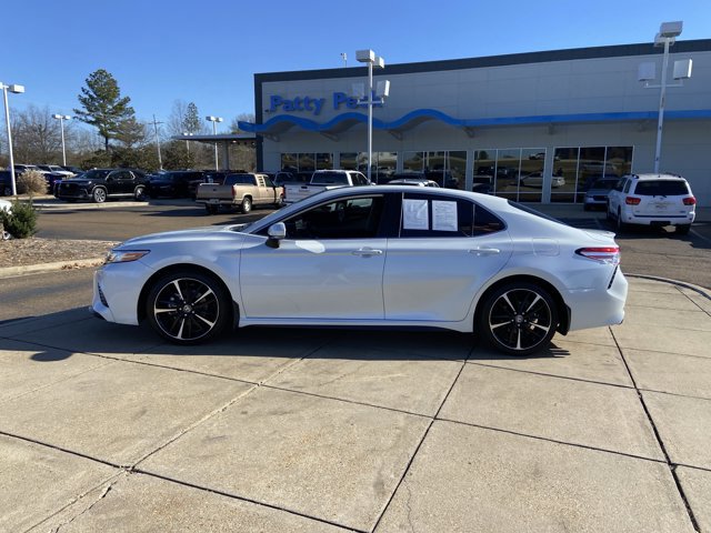 Used 2020 Toyota Camry XSE image 6