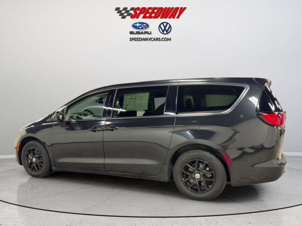 Used 2023 Chrysler Voyager LX FWD image 9
