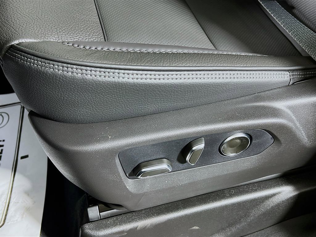 New 2026 GMC Yukon XL Denali w/ Denali Reserve Package image 15