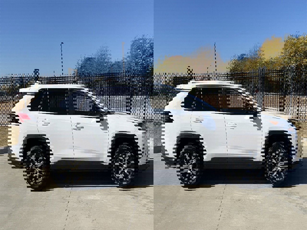 Used 2022 Toyota RAV4 LE image 3