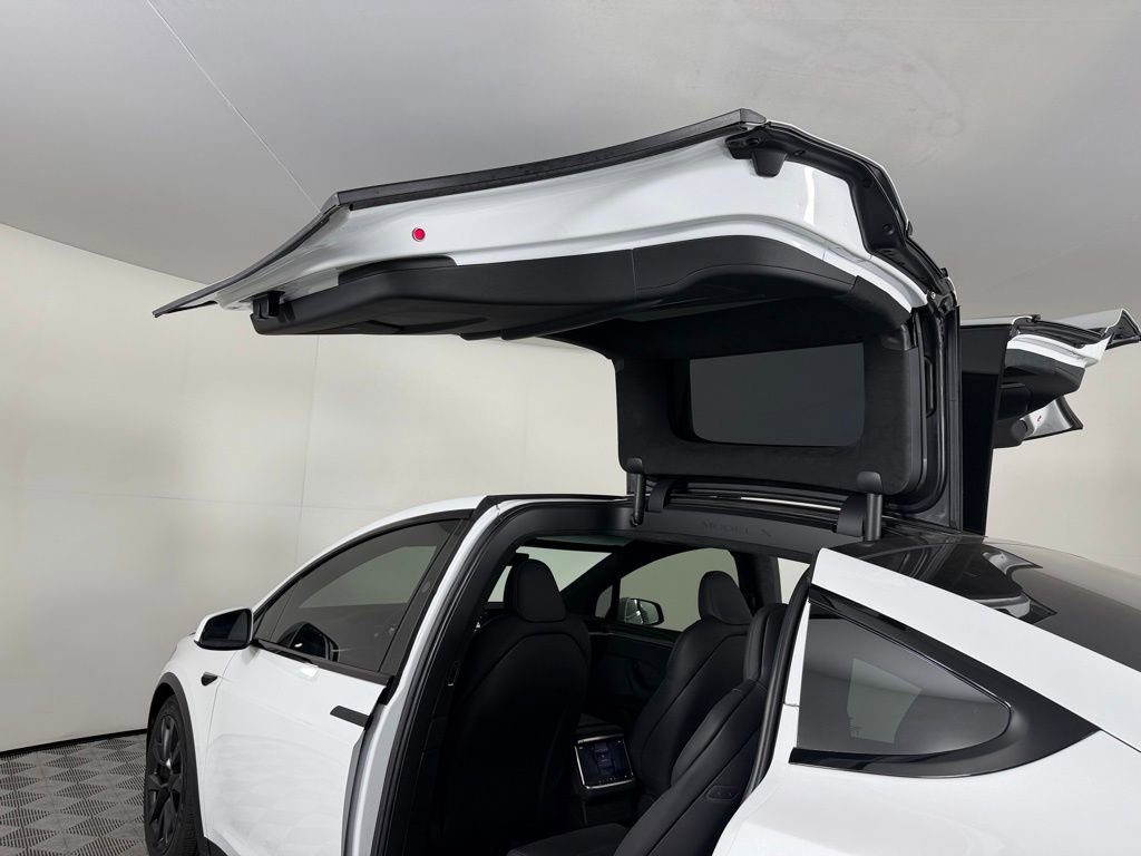 Used 2023 Tesla Model X Plaid image 10