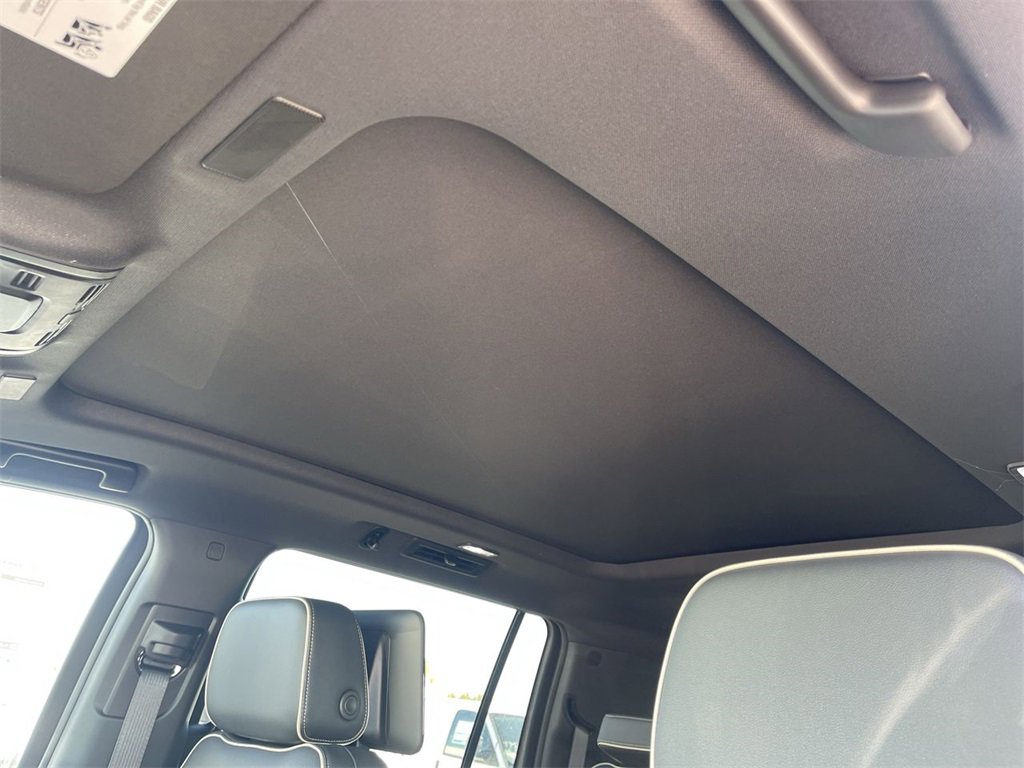 New 2025 Chevrolet Suburban Premier image 22
