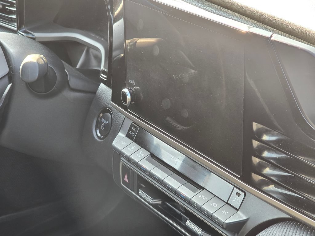 Used 2025 Toyota Camry SE FWD image 16