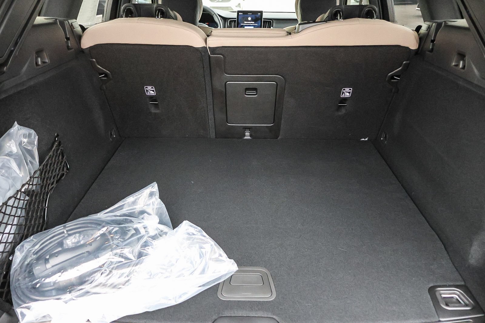New 2026 Volvo XC60 T8 Plus AWD/4WD image 24