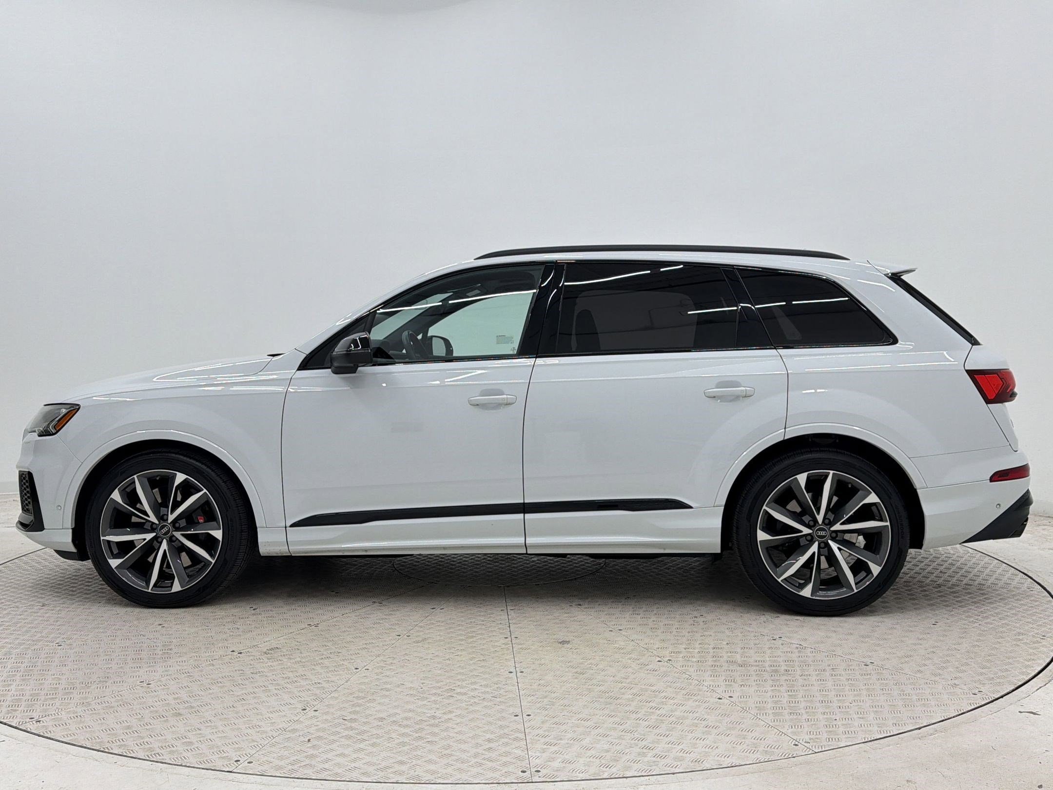 Used 2023 Audi SQ7 Prestige image 2