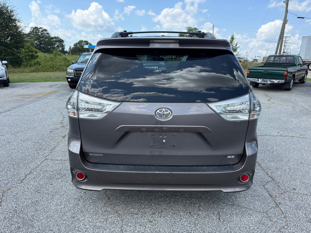 Used 2015 Toyota Sienna SE FWD image 6