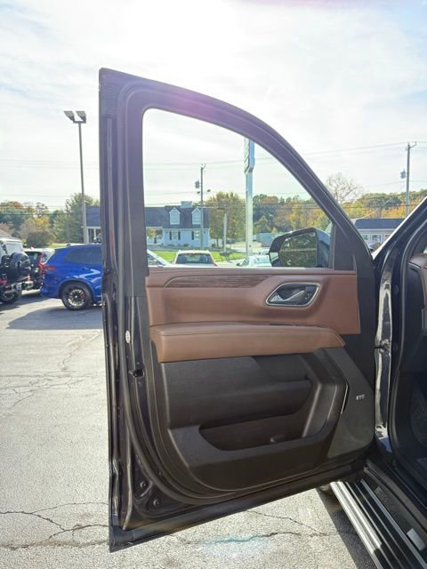 Used 2023 Chevrolet Tahoe High Country image 43