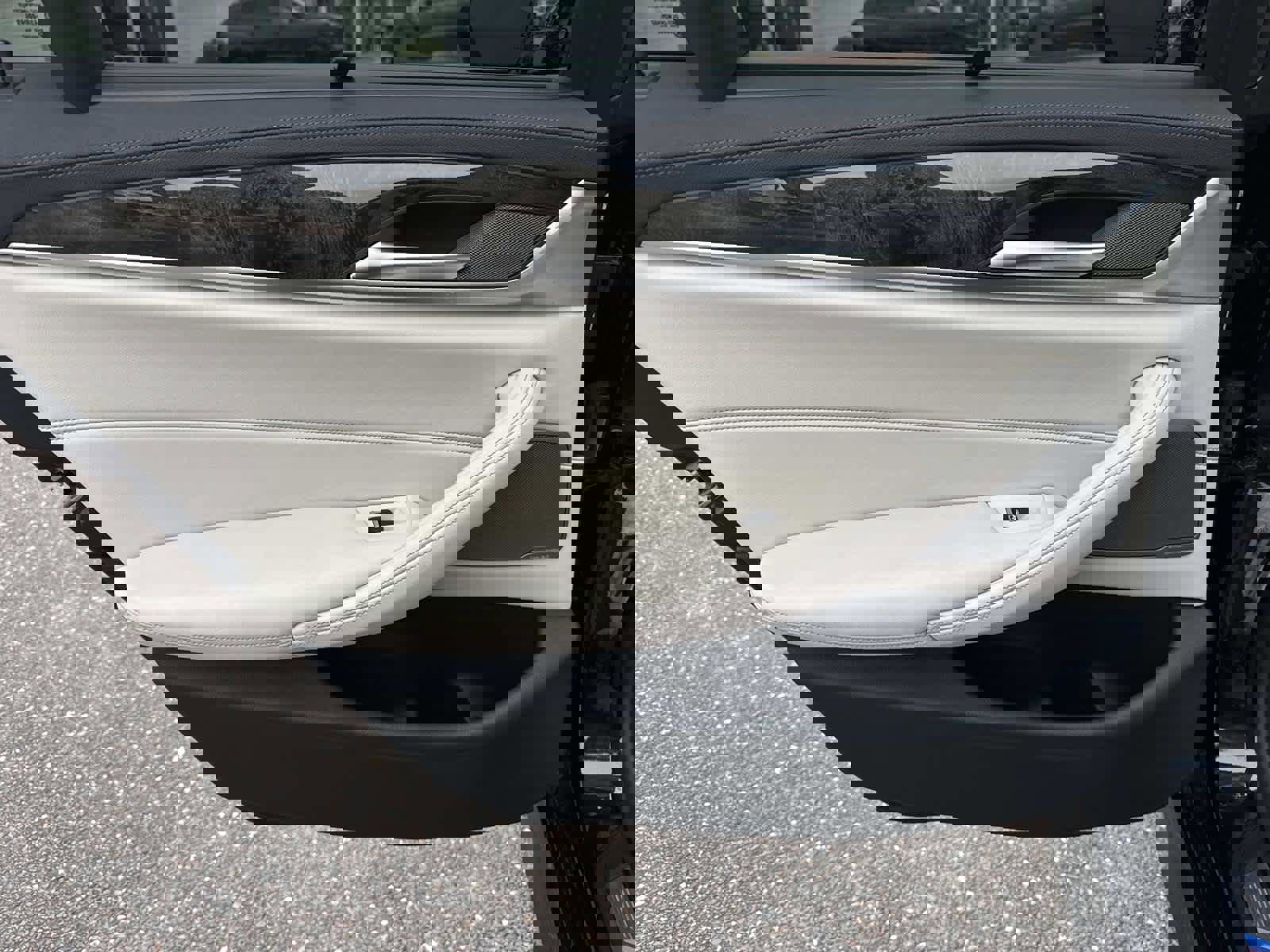 Used 2021 BMW M550i xDrive w/ Executive Package image 12