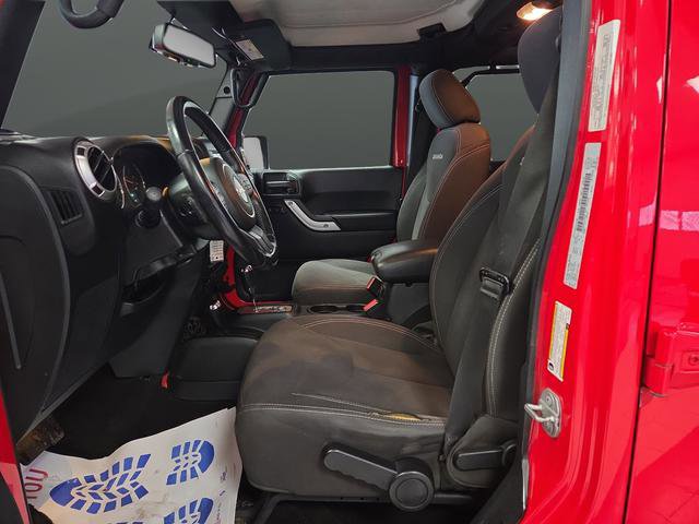 Used 2016 Jeep Wrangler Unlimited Sahara w/ Connectivity Group image 4