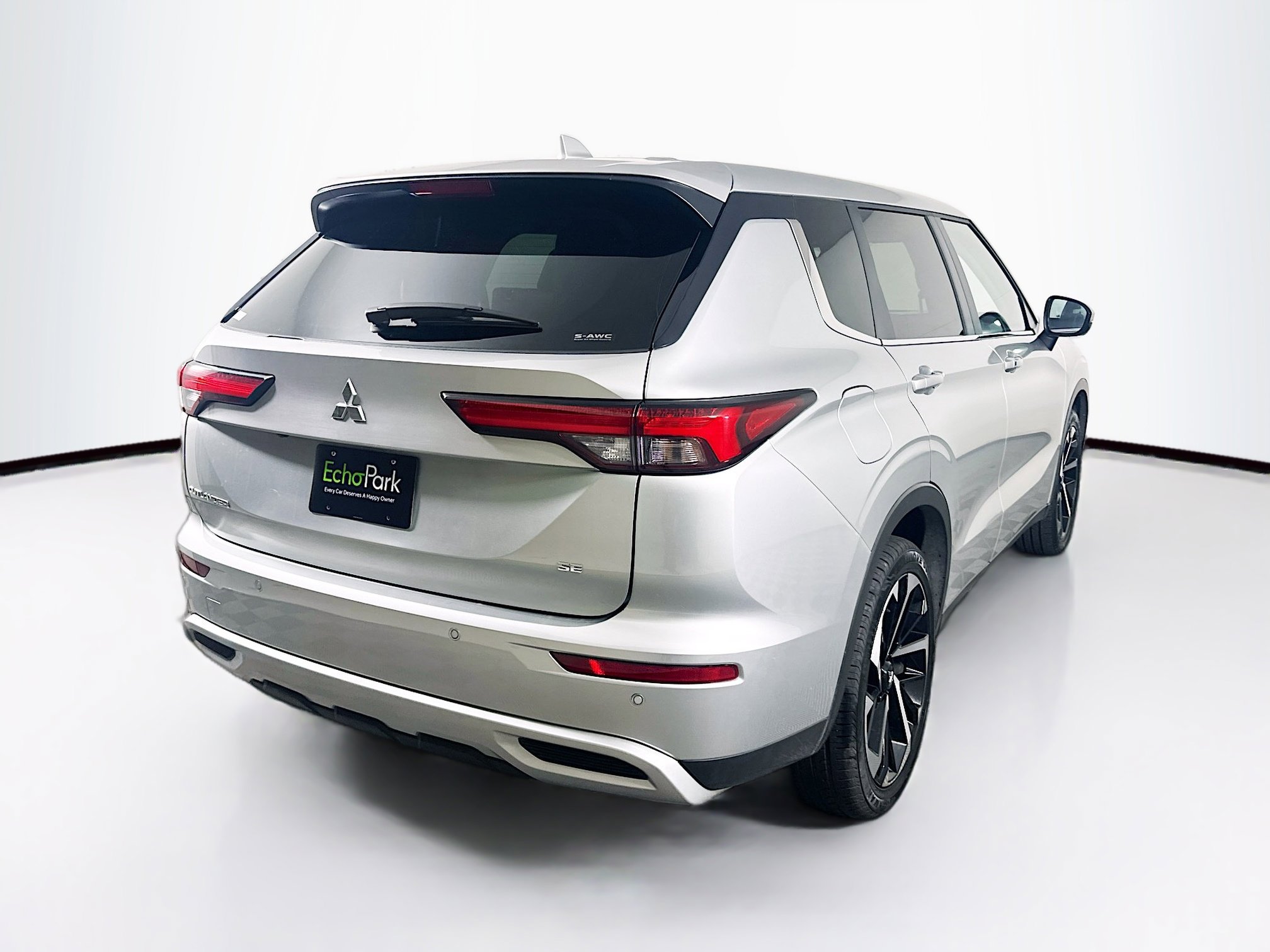 Used 2024 Mitsubishi Outlander SE image 9